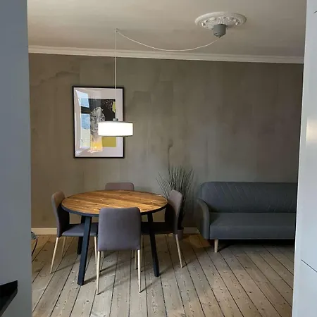 Amazing 2-bedroom By The Lakes