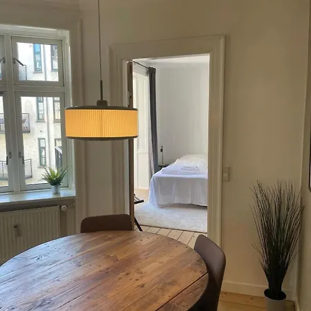 Amazing 2-bedroom By The Lakes アパート